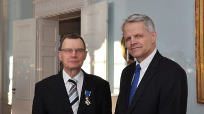 Peter Heinström har utnmänts till Riddare, första klassen, av Kungliga Nordstjärneorden. Ambassadör Anders Lidén överräckte orden.
