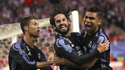 Cristiano Ronaldo, Isco och Casemiro firar mål för Real Madrid.