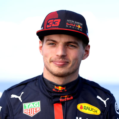 Max Verstappen hymyilee.