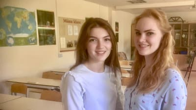 Gymnasieeleverna Alina Karmanova och Angelina Labutja från Lettland