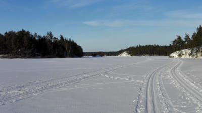 Skidspår på isen