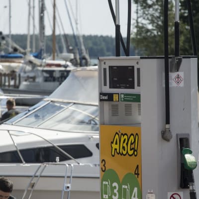 Bränslestationen vid Ingå småbåtshamn.