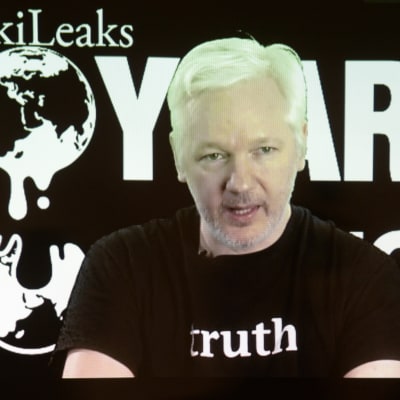 Julian Assange under en videosänd presskonferens i samband med Wikileaks 10-årsjubileum 4.10.2016