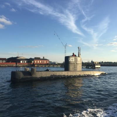 Den privatägda ubåten UC3 Nautilus utanför Köpenhamn. Kvinnan på fotografiet som togs den här veckan, har inte identifierats