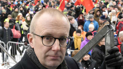 FFC:s ordförande Jarkko Eloranta under manifestationen på Senatstorget 2.2.2018