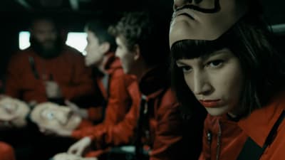 Ursula Corbero i rollen som bankrånare i tv-serien La Casa de papel. 