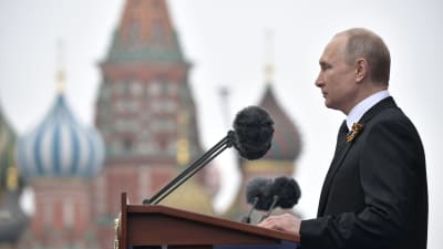 President Vladimir Putin håller tal på Segerdagen.