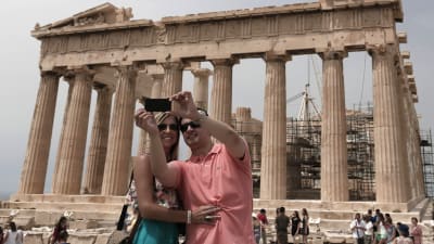 Turister vid Akropolis i Aten den 27 juli 2015.