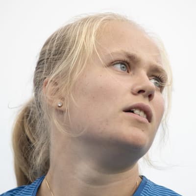 Närbild på Emilia Karell.