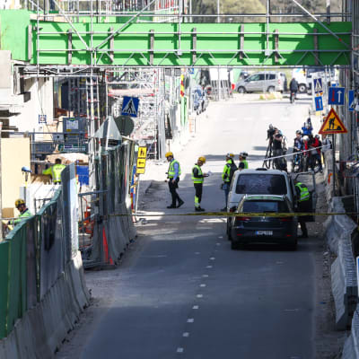 Arbetare vid Hagalundsbron.