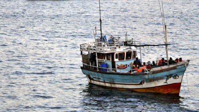 Båt med asylsökande anländer till Australien.