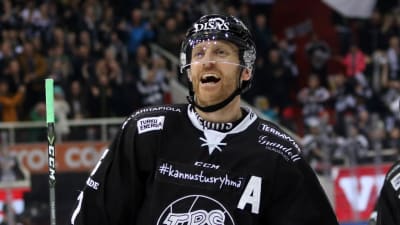 Henrik Tallinder firar mål, TPS-HIFK våren 2017.