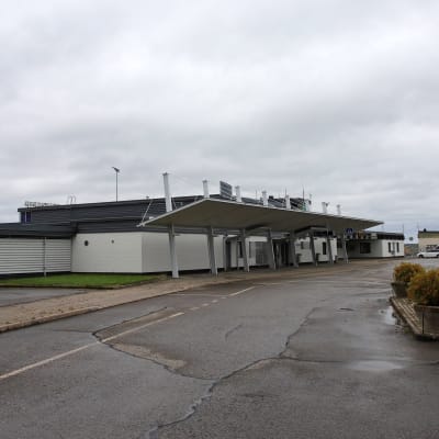 Savonlinnan lentoasema pilvisenä päivänä syyskuussa 2021.