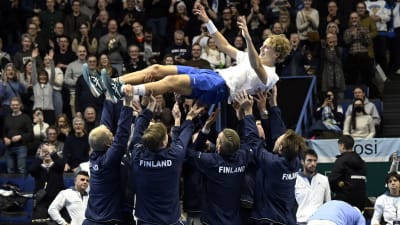 Emil Ruusuvuori blir hyllad i Davis Cup 2023.