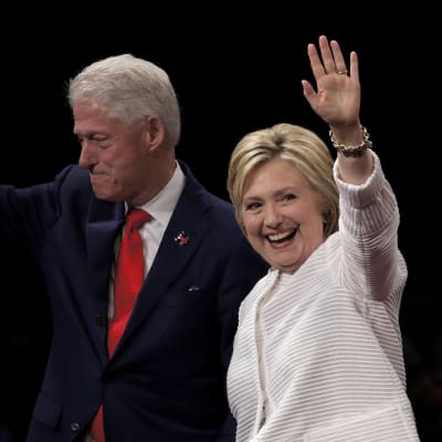 Hillary ja Bill Clinton pyrkivät jälleen takaisin Valkoiseen taloon.