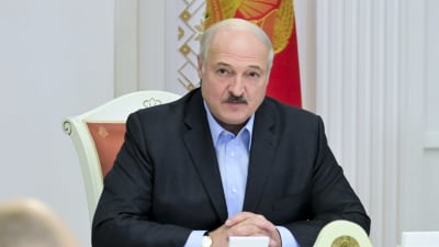 Belarus president Aleksandr Lukasjenko under ett möte med ledare för landets säkerhetstjänster den 12 september. 