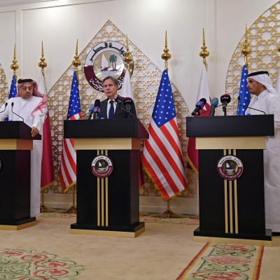 USA:s utrikesminister Antony Blinken och försvarsminister Lloyd Austin håller presskonferens i Qatar och tackar landet för medlingshjälp i Afghanistan.