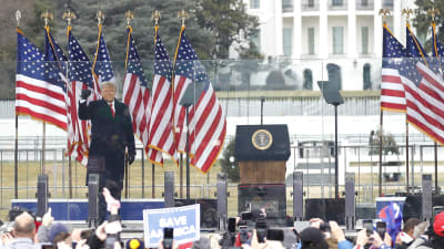 USA:s president donald Trump håller tal inför sina anhängare