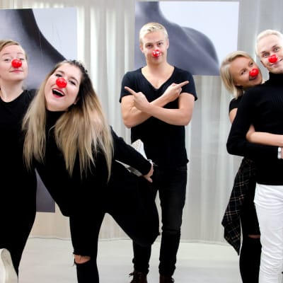 Joppe, Pernilla, Janne, Fredrika och Christoffer med röda näsor.