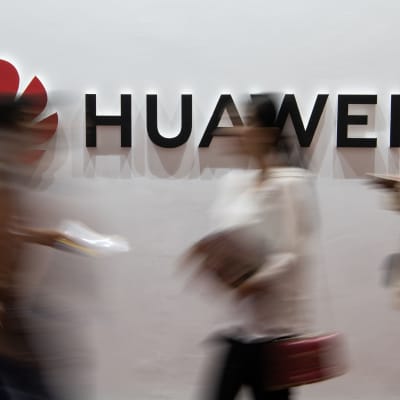 Huawei-logon fotograferad på en mässa i Peking i augusti 2019.