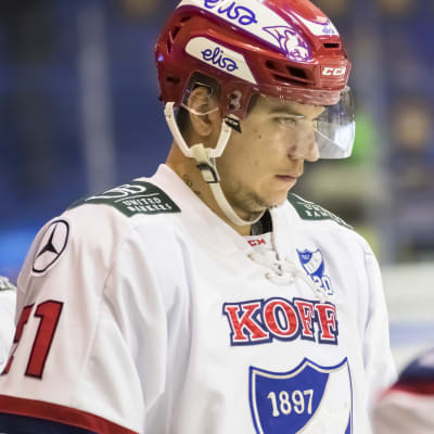 Mika Partanen i HIFK:s tröja i en match mot Jukurit.