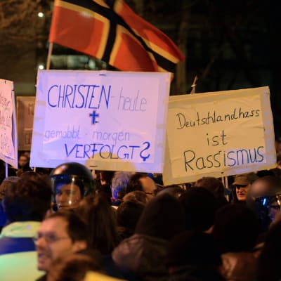Tyska nationaldemokraterna Pegida demonstrerar
