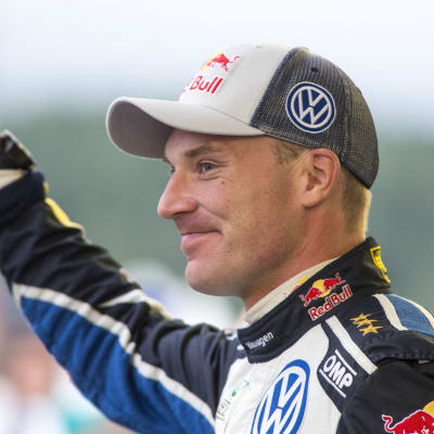 Jari-Matti Latvala kör om segern i det finska VM-rallyt.