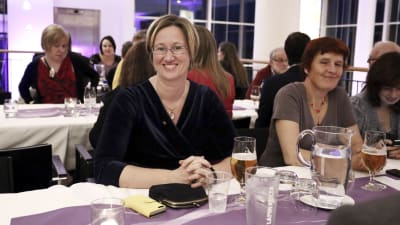 Lantrådet Camilla Gunell (S) fick flest individuella röster. Men Socialdemokraterna tappar tre mandat i valet.