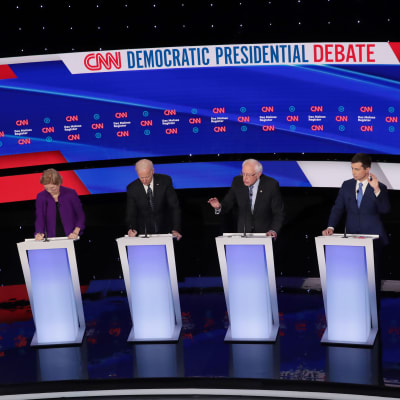 Demokraternas presidentvalskandidater i CNN:s tv-debatt.
