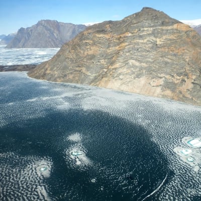 Isarna smältr på Grönland i maj 2016.