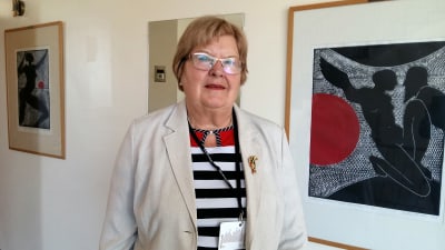 Inger Östergård i Hangö under Folktinget session där. Hon representerar Socialdemokraterna i Helsingfors