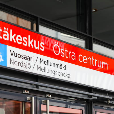 Skylten ovanför Östra Centrums metrostation