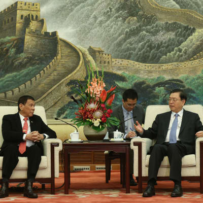 Filippinernas president Rodrigo Duterte och Zhang Dejiang, ordförande i den kinesiska folkkongressens ständiga utskott
