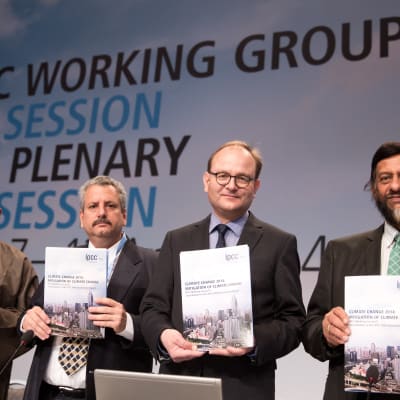 IPCC:s arbetsgrupp presenterar den nya delrapporten om klimatförändringen.