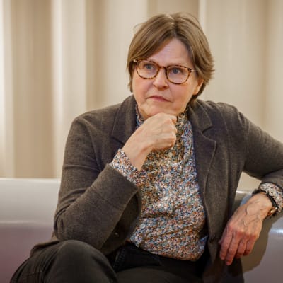 Europarlamentaarikko Heidi Hautala henkilökuvassa.