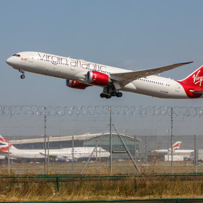 Virgin atlantic boeing 787 dreamliner lentokone heathrown lentokentällä lontoossa.