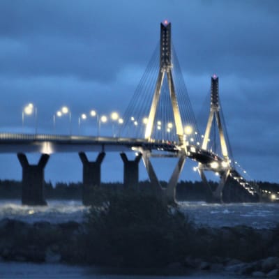 Raippaluodon silta Aila-myrskyssä