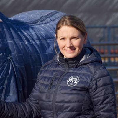Jessica Aminoff brevid en häst