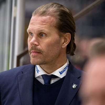 Olli Jokinen toimii Jukurien päävalmentajana.