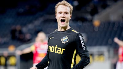 AIK:s Saku Ylätupa firar 1–0-målet mot Degerfors.