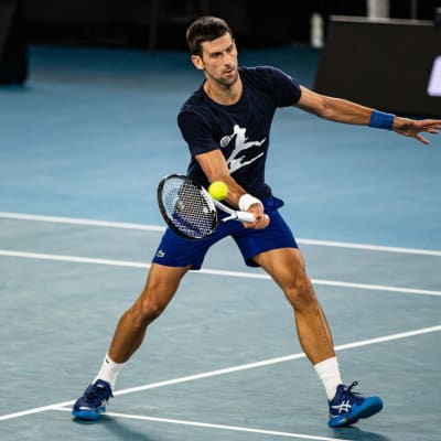 Novak Djokovic laddar upp inför Australien Open.