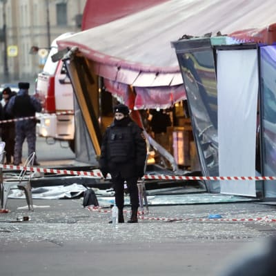 Bombexplosion på café i Sankt Petersburg.