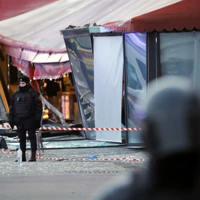 Bombexplosion på café i Sankt Petersburg.