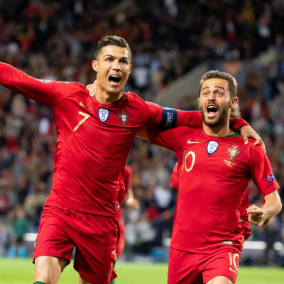 Cristiano Ronaldo och Bernardo Silva var i framträdande roller i segern över Schweiz.