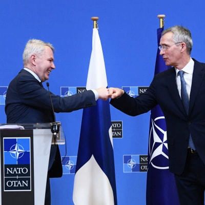 Pekka Haavisto ja  Jens Stoltenberg .