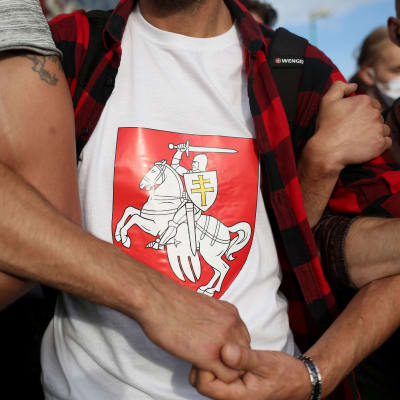 Demonstranter protesterar mot regimen 13.9.2020 i Minsk