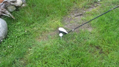 Golfboll och klubba