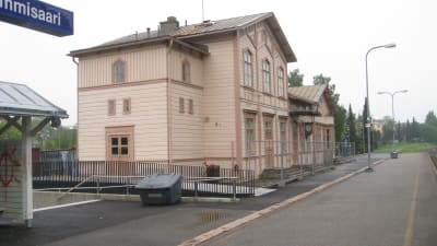 Ekenäs järnvägsstation fotad från perrongen.