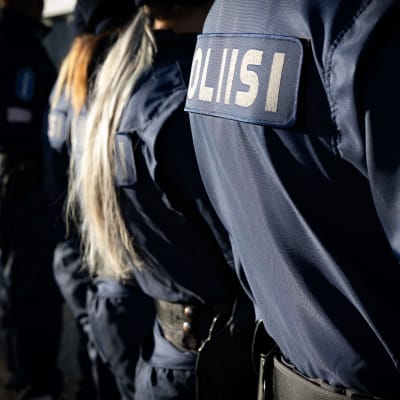 Poliisit ajoharjoituksessa Polamkissa.