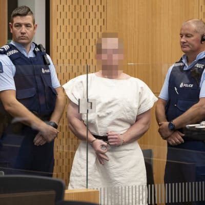 Brenton Tarrant inför domstolen i Christchurch den 16 mars. Han ska infinna sig i rätten igen den 5 april och hålls häktad fram tills dess. 